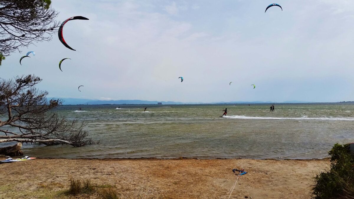Punta Trettu Kitesurf Paradise in Sardinia: flat hallow water Steady wind, perfect conditions for kitesurfing